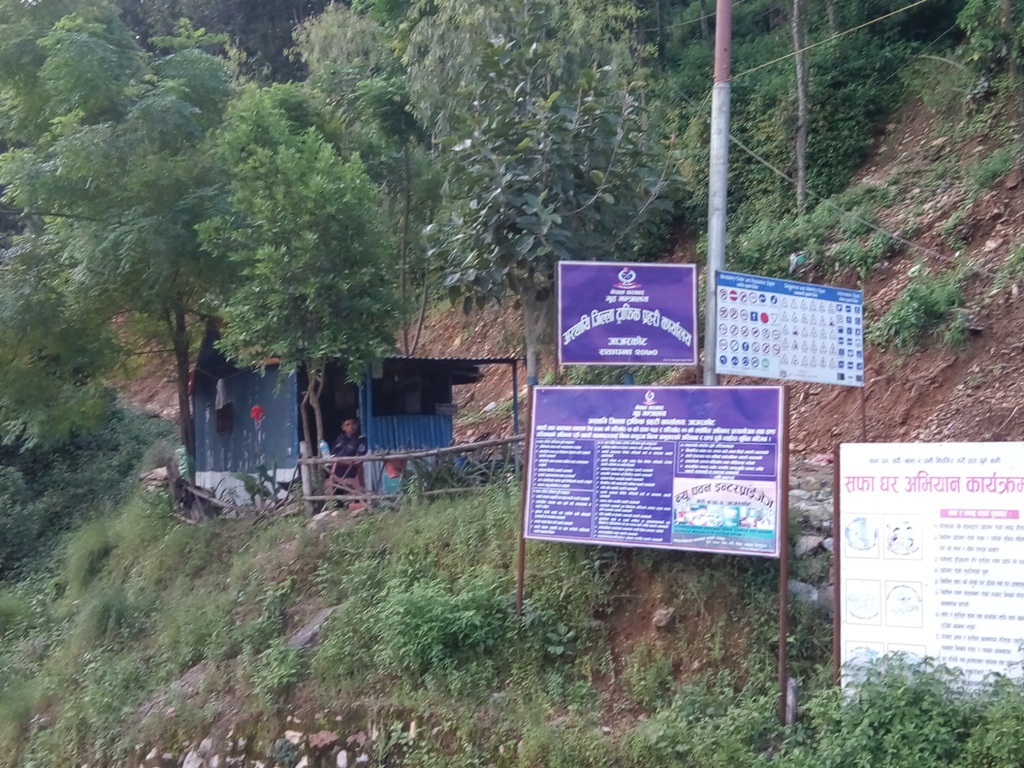 पालको कटेरोमा ट्राफिक प्रहरी , नाँकले सुघेर मापसे जाँच