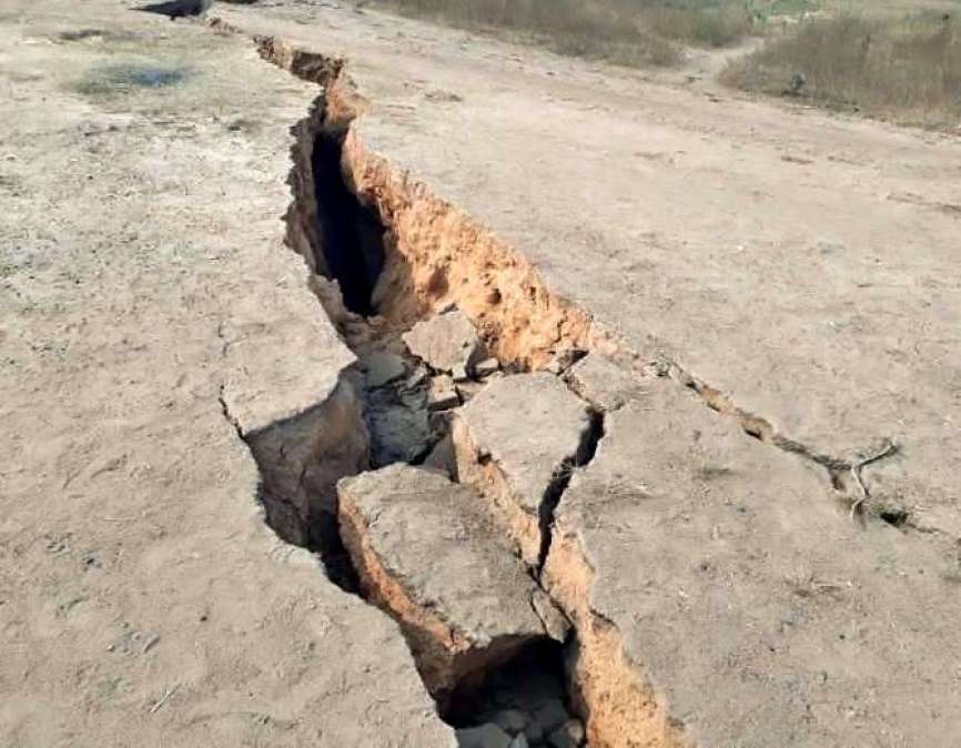 काठमाडौंमा नराम्रोसँग फाट्यो जमिन, घरहरू भत्किए