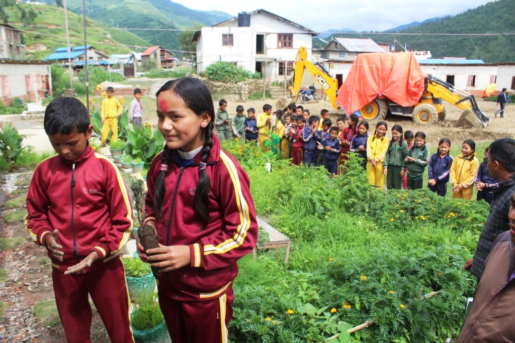जहा एक बिद्यालयका बिद्याथिले जन्मदिन प्रर्दा विरुवा रोप्ने गर्दछन