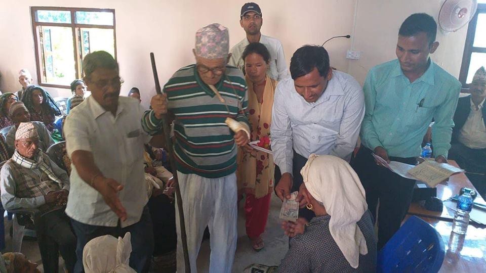 चौरजहारी नगपालिकाको जेष्ठ नागरिकलाई सम्मान
