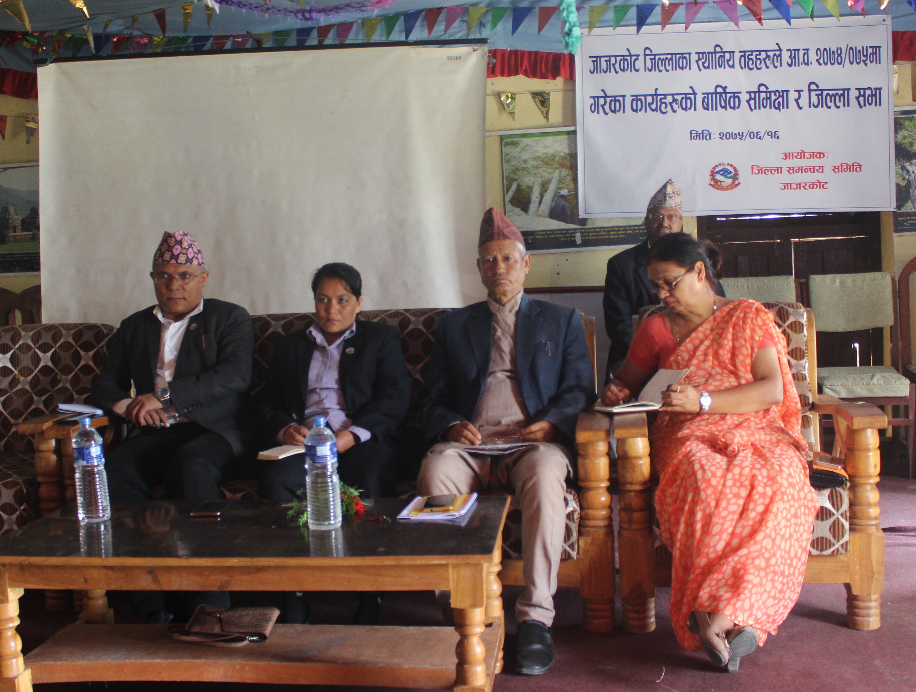 नलगाडका मियर पाको र वुढो भएपनि काममा जोसिलो भन्दै मन्त्रीले गरे प्रसंसा