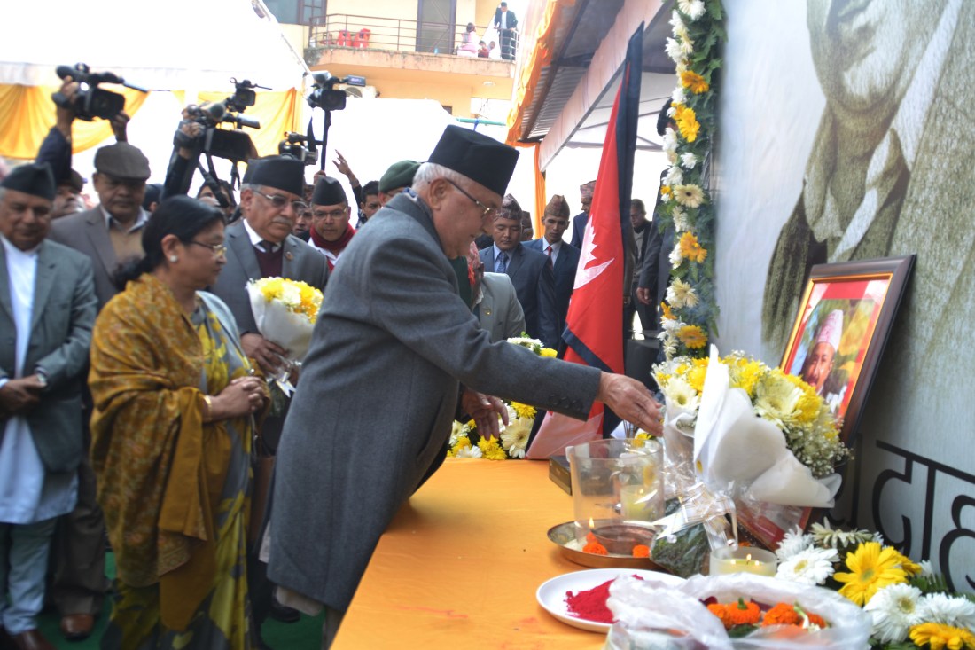 प्रकाश दाहालको स्मृति सभामा यसरी भावविह्वल भए प्रधानमन्त्री ओली र नेकपाका अध्यक्ष प्रचण्ड भिडियोसहित