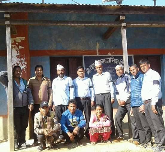 तलब नपाएको भन्दै शिक्षकले बाधे हातमा कालो पट्टी