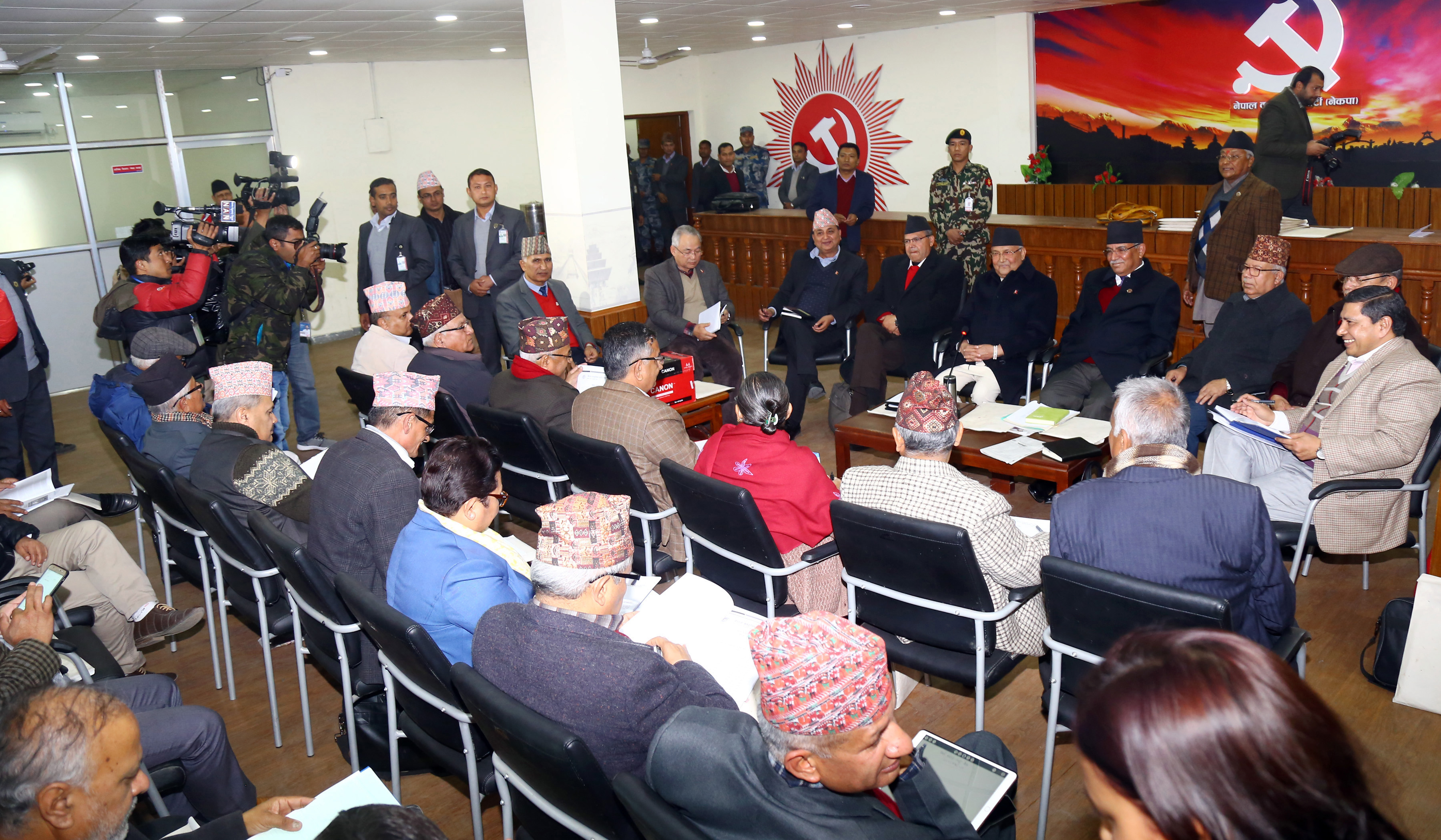 ओली ,प्रचण्डको राजनीतिक प्रतिवेदनमा बामदेवको ‘फरक मत’