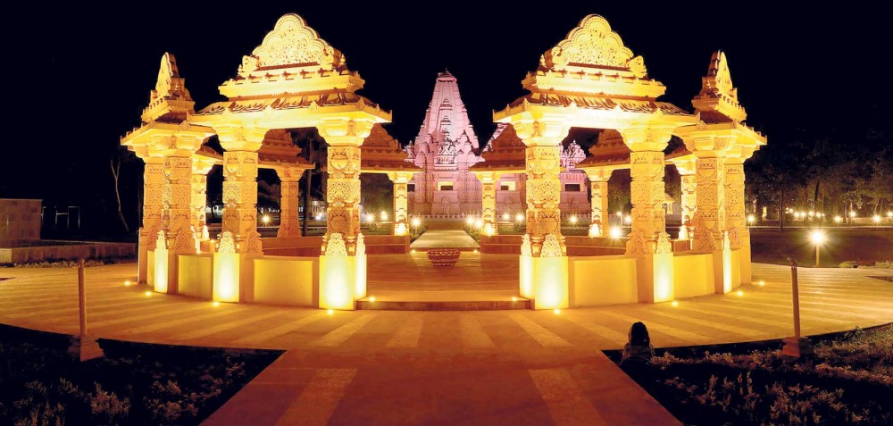 मानवनिर्मित संरचना जो पर्यटकमाझ लोकप्रिय छन्
