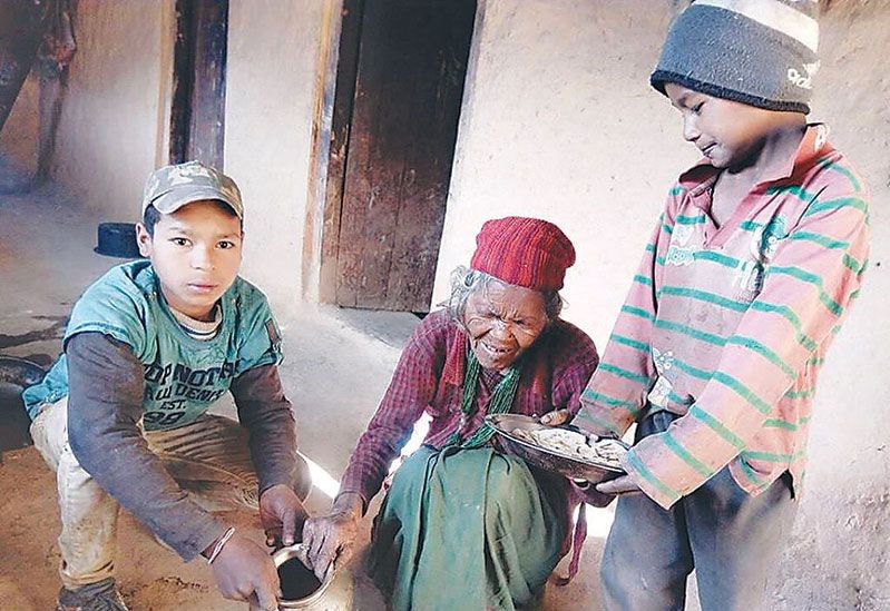 दृष्टिविहीन हजुरआमा स्याहार्दै नाबालक