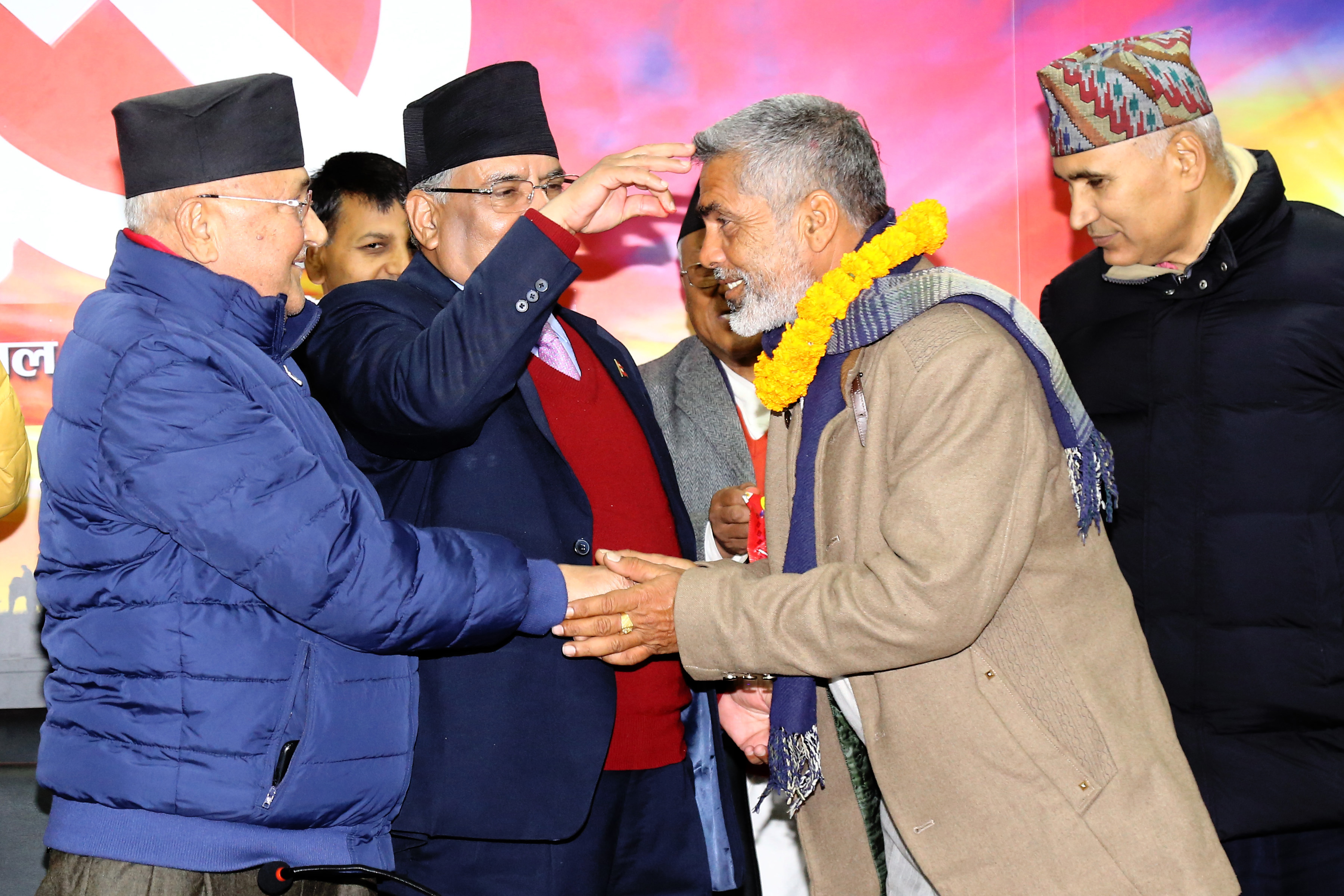 काँग्रेसका पूर्वसांसद नेकपा प्रवेश