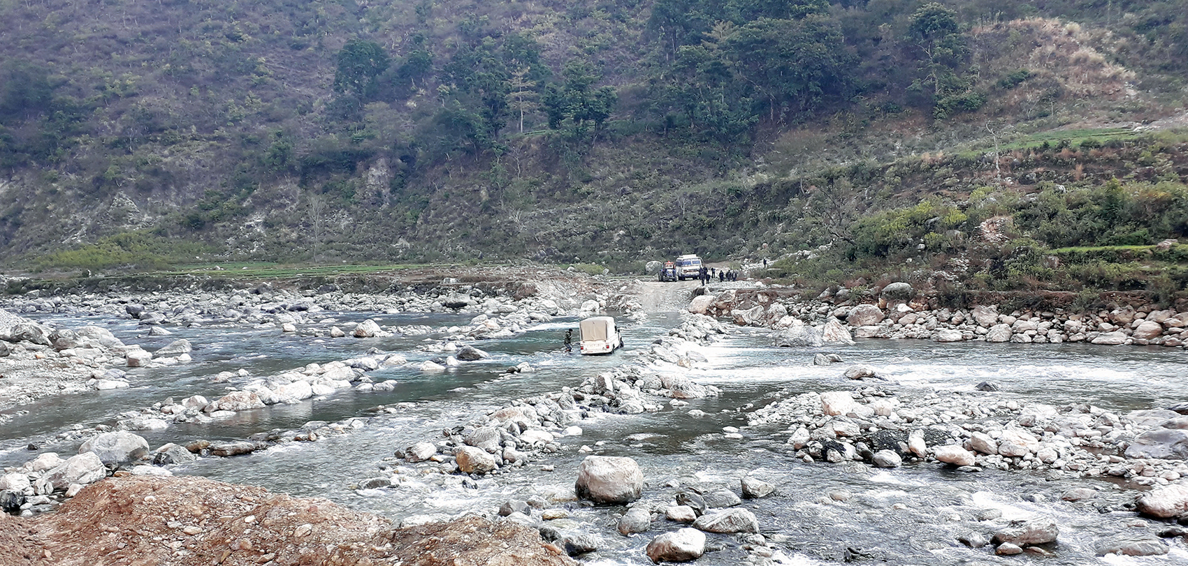 सडक बन्यो, पुल बनेनन्,सडक सञ्चालन भएको ७ वर्ष बिते पनि स्थानीयलाई यात्रा गर्न सास्ती