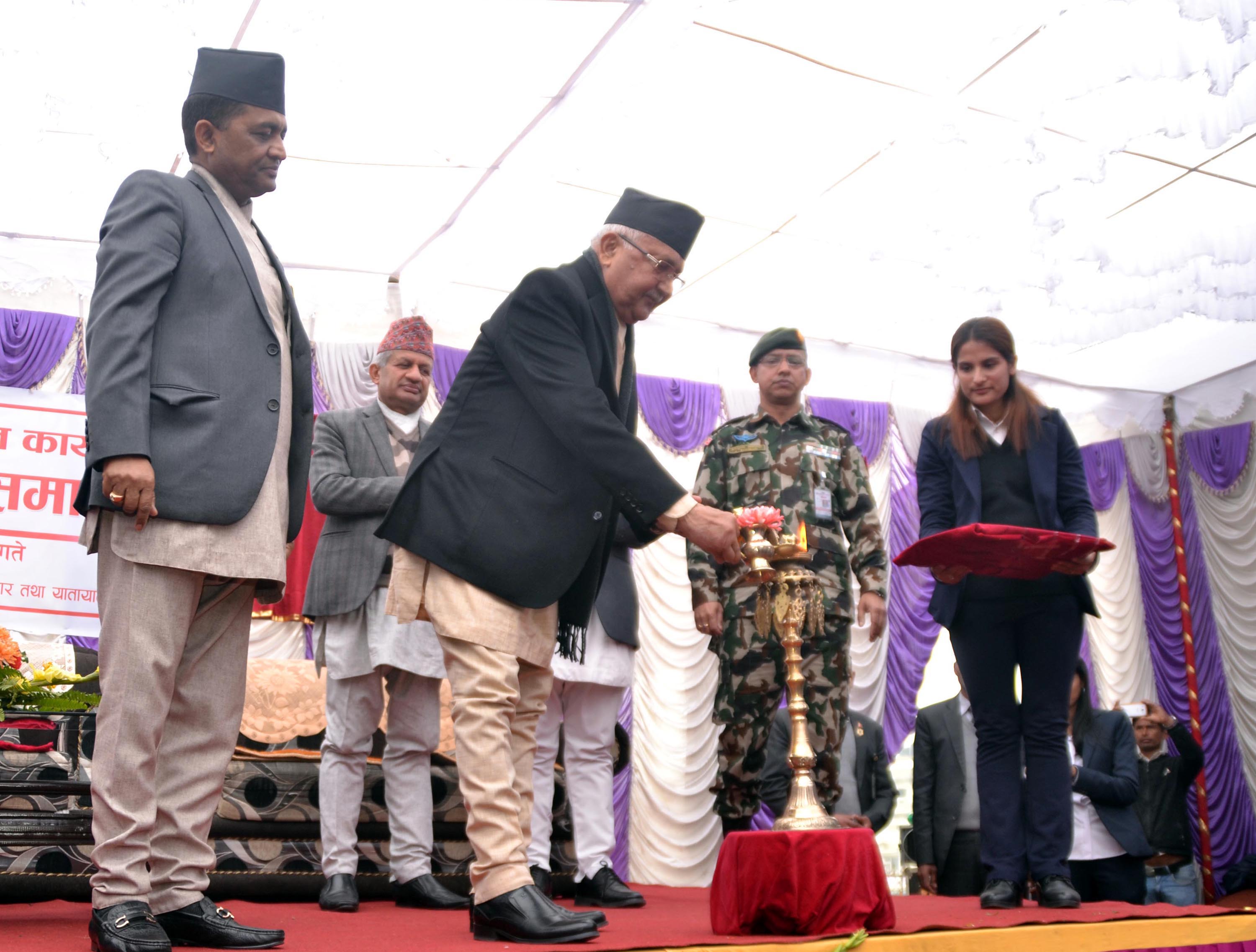 यसरी गरे प्रधानमन्त्रीले पानीजहाज उद्घाटन