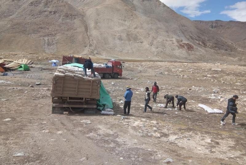 तिब्बतको बाटो हुँदै डोल्पामा खाद्यान्न