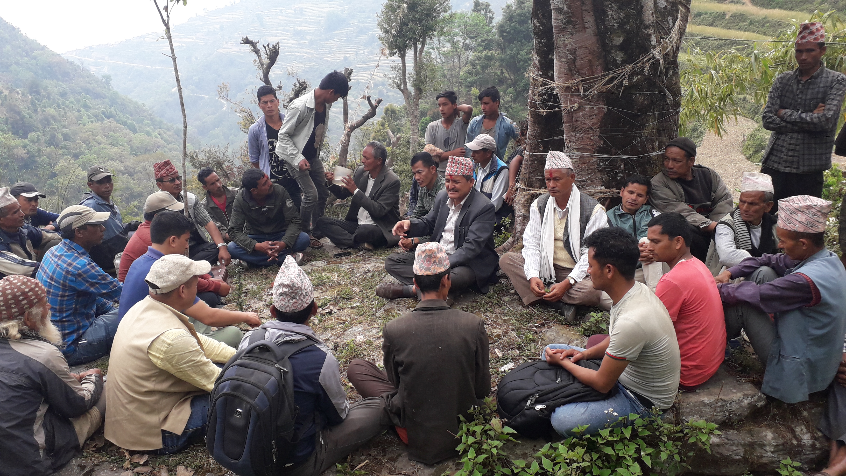 १२ वर्ष पछि विवाद सल्टाउन कर्मचारी लिएर प्रदेशसभा सदस्य गाउँ , गाउँमा
