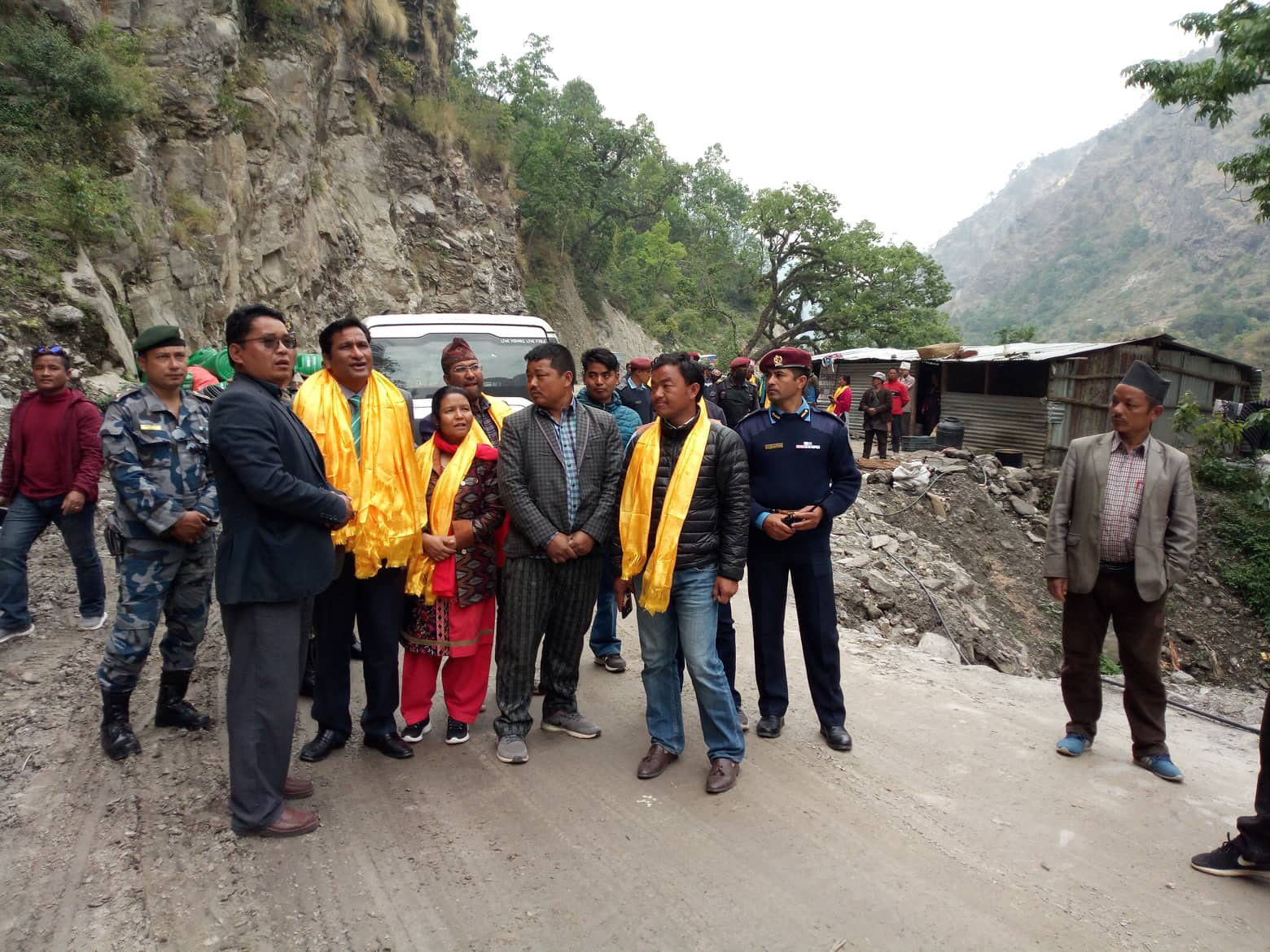 मन्त्री बस्नेतद्वारा जलविद्युत् आयोजना निरीक्षण