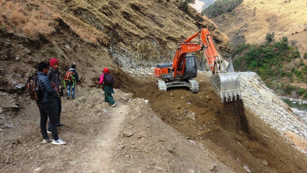 नलगाड पहुँच मार्गले गती लिएसँगै बारेकोटमा सडक निर्माण तिव्र