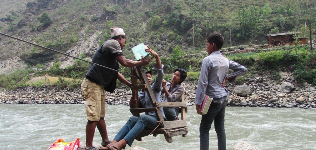 चालिस वर्ष देखि तुइनकै भरमा