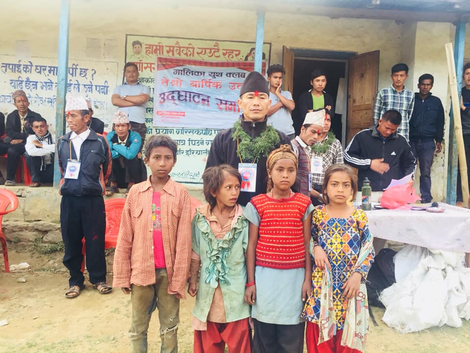 दलित समुदाका बालबालिकालाइ मा भर्ना गरी अभिभावकत्व ग्रहण गर्दै नगरप्रमुख चन्द्रप्रकास घर्ती