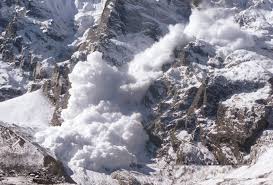 तीर्थ गएका  हिउँ पहिरोमा परी तीन जनाको बेपता