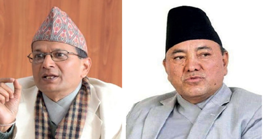 मन्त्री झुक्याउदै सचिव