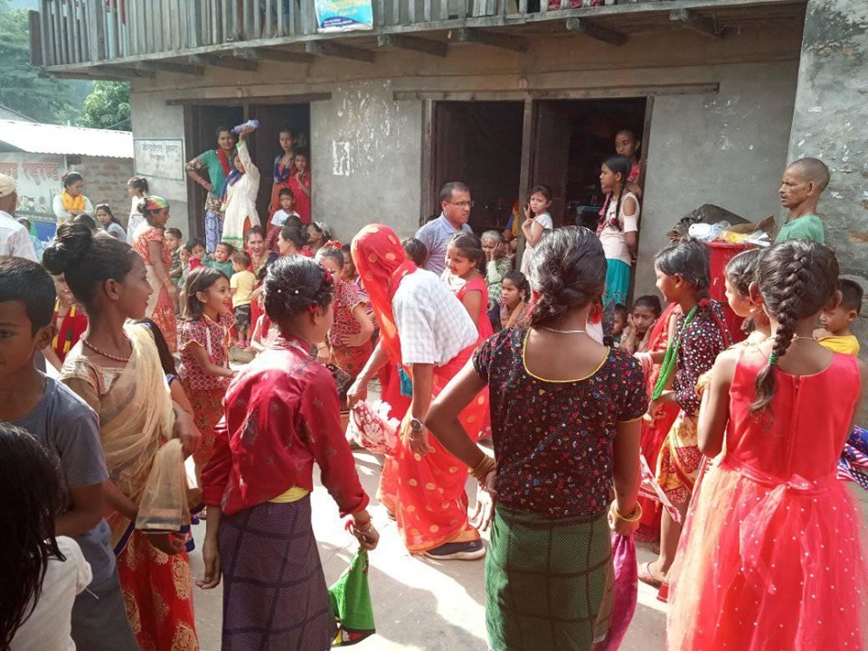 लाखे नाँच संरक्षणमा जुटे बालबालिका