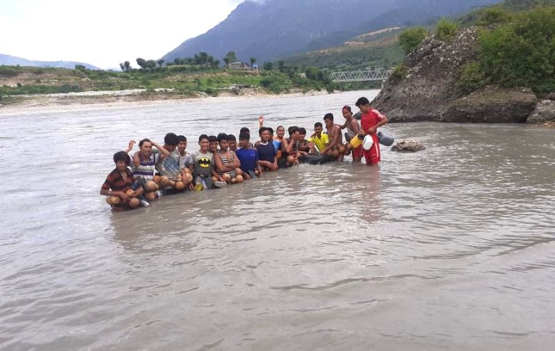 सल्यानका युवाहरू उर्लिदो भेरिमा खेल खेल्ने पर्व मनाए