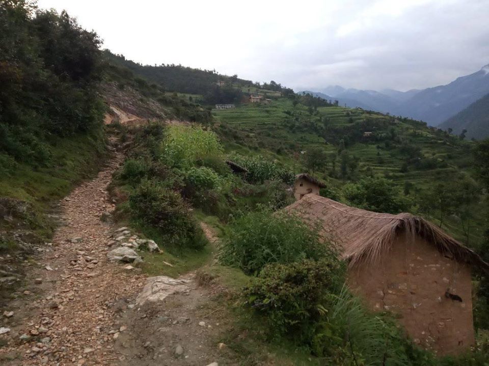 बारेकोटमा सञ्चार पहुँच पुगेन डाँडामा गएर हुन्छ फोन