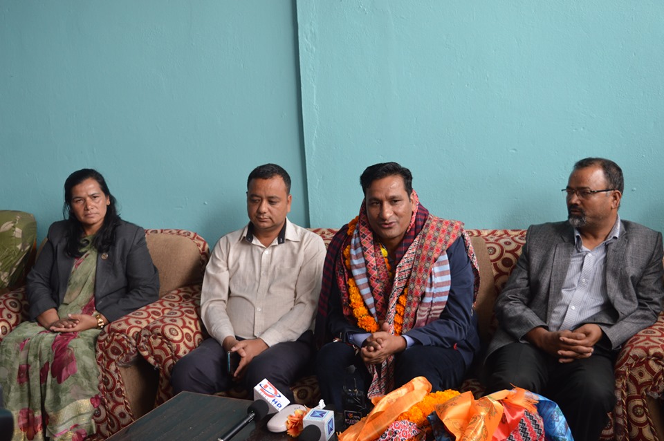 मन्त्रिपरिषद् हेरफेर प्रधानमन्त्रीको अधिकार ः मन्त्री बस्नेत