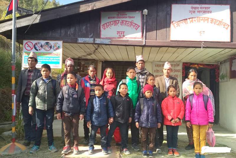 मुगुका ११ बालबालिकाको उद्धार, ९ जनालाई अभिभावकको जिम्मा लगाइयो