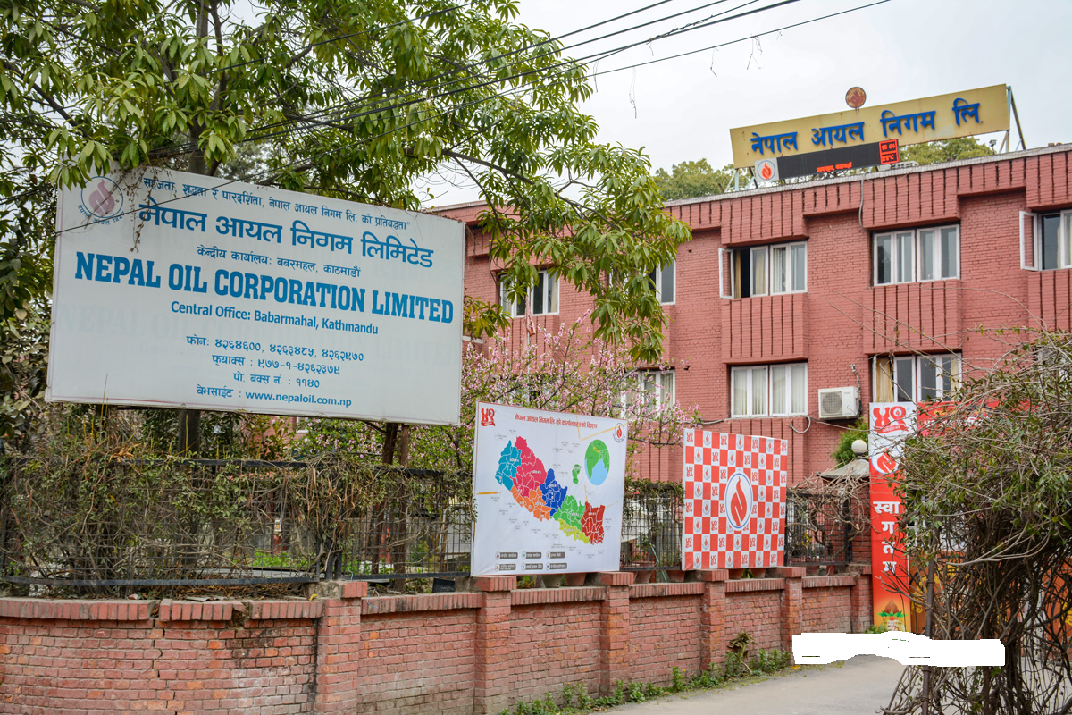 २० हजार लिटर डिजेल भरिएको आयल निगमको ट्याङ्कर अपहरणकारीको कब्जामा
