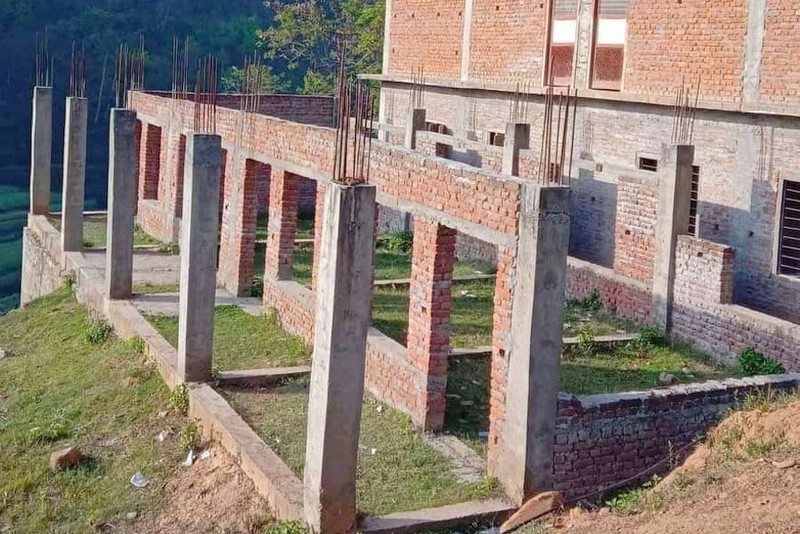 सल्यानका तीन विद्यालय भवन अलपत्र