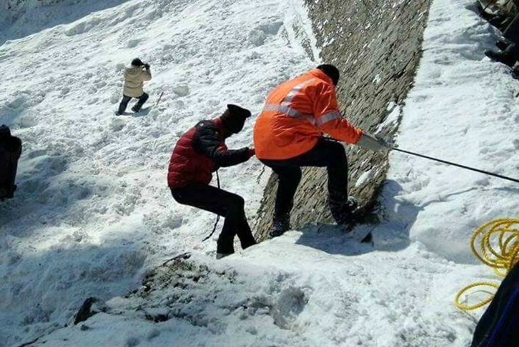 गस्तीमा रहेका भारतीय सैनिक हिउँमा चिप्लिएर पाकिस्तान पुगे