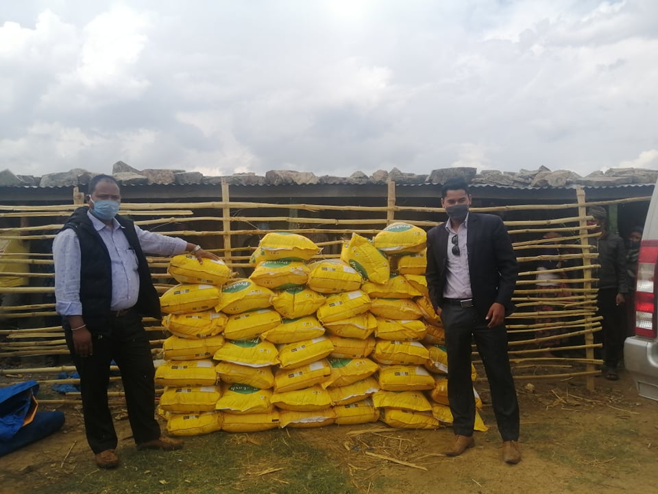 व्यक्तिगत लगानीमा खाद्यान्न वितरण