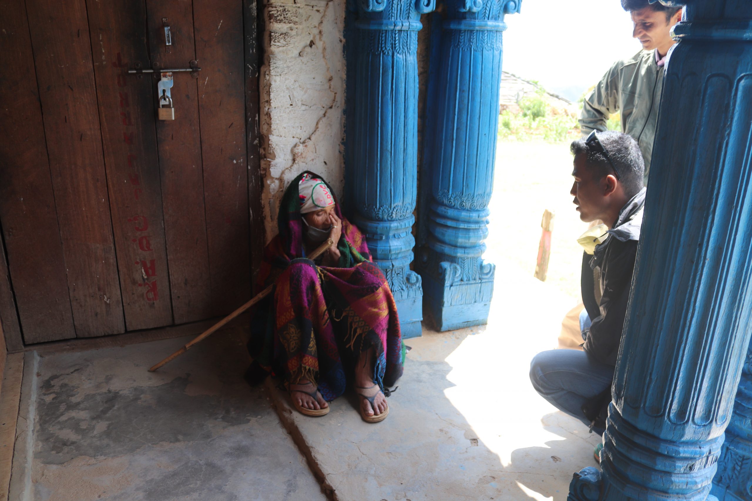 राहत माग्दै प्रशासन पुगेकी शाहीसँग नगरप्रमुख घर्ती