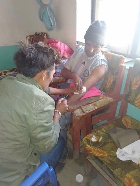 स्वास्थ्यकर्मी , सेना प्रहरीको भरमा रक्तदान , धेरैको ज्यान बच्दै