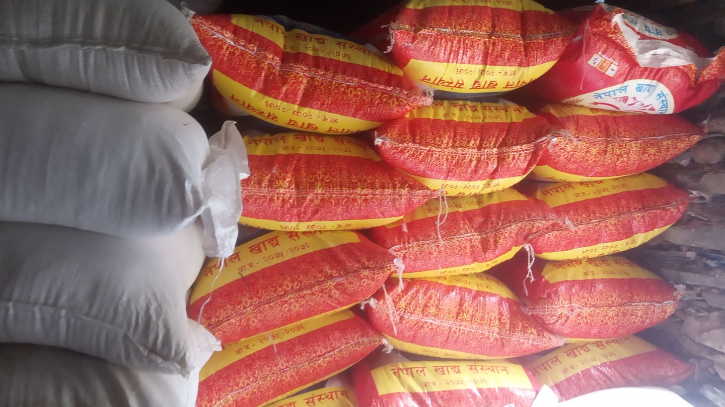 व्यापार कम्पनीको चामल ः ३० केजीको चामलको तौल २५ केजी मात्रै