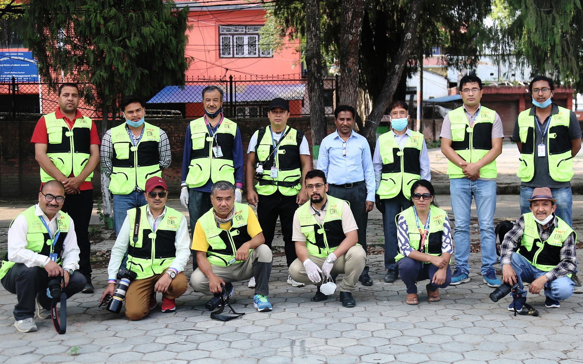 फोटो पत्रकारलाई प्रेस ज्याकेट सहयोग