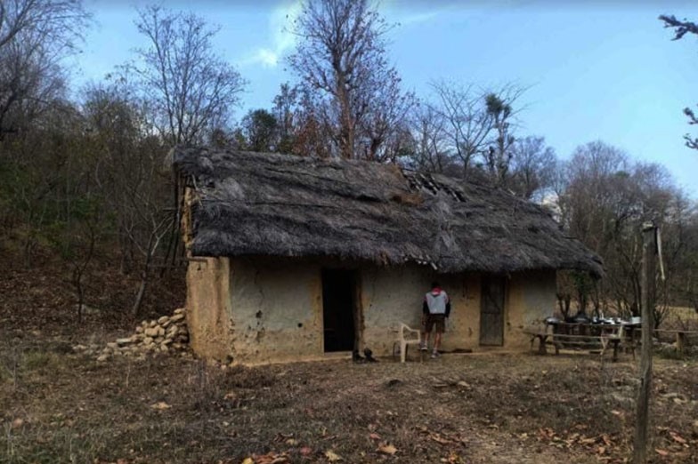 राष्ट्रियता भाषणमा, सीमारक्षक सिपाही भत्किएका झुप्रोमा