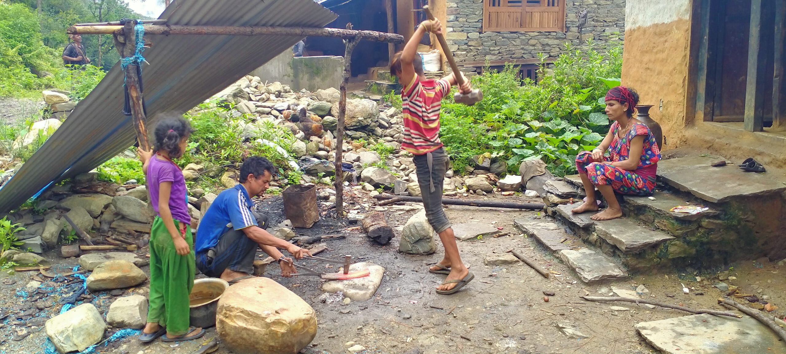 आफ्नो नाममा टुक्रा जमीन छैन, कसरी परिवार पाल्ने ?