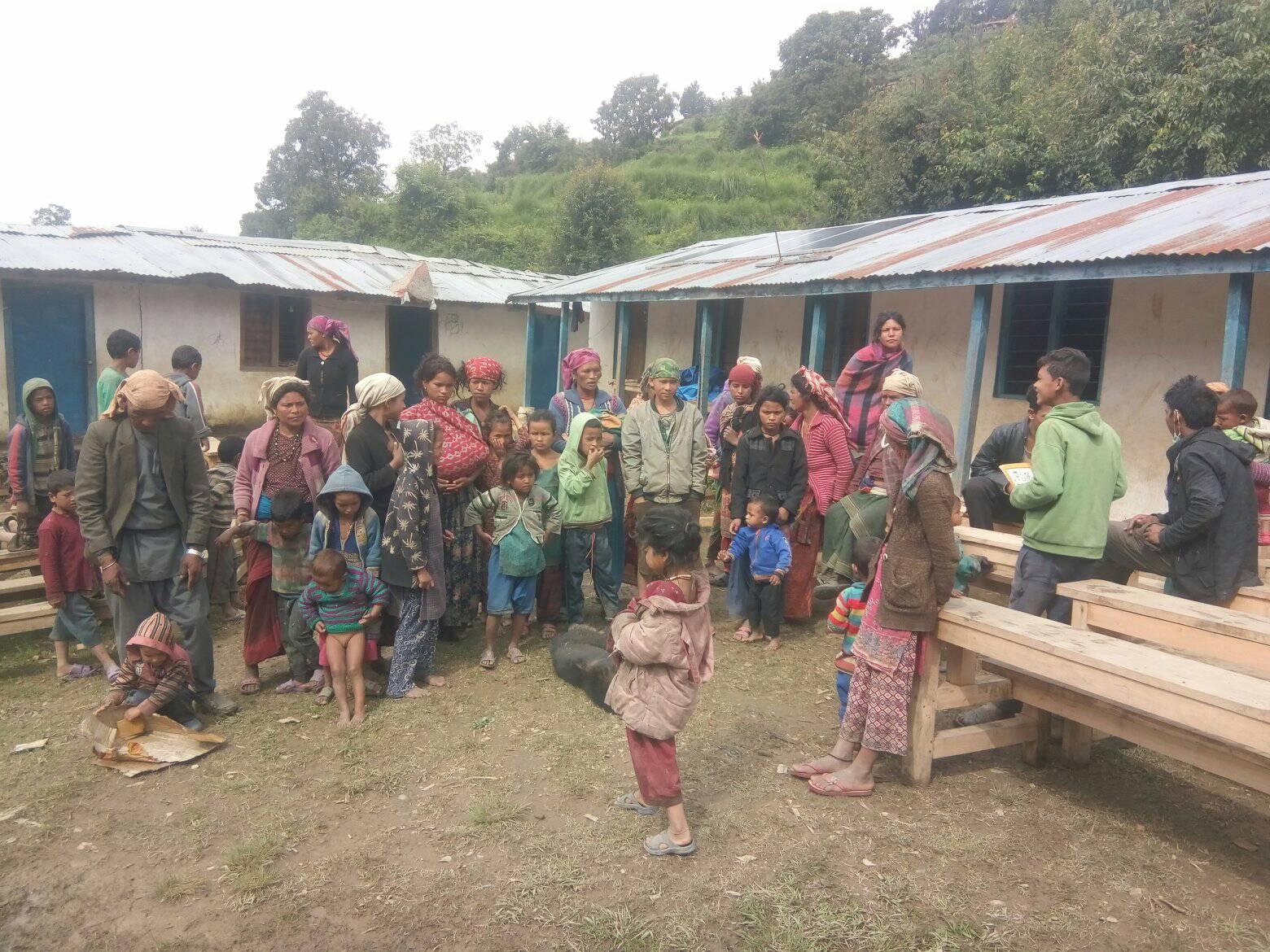 बारेकोटबासीको पीडा ः हेलिकोप्टरको आवाज सँगै खाद्यान्नको आश