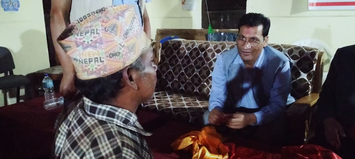 रिण तिर्न नसकेर विस्थापित दलित समुदायले मन्त्रीलाई बुझाए ज्ञापन पत्र