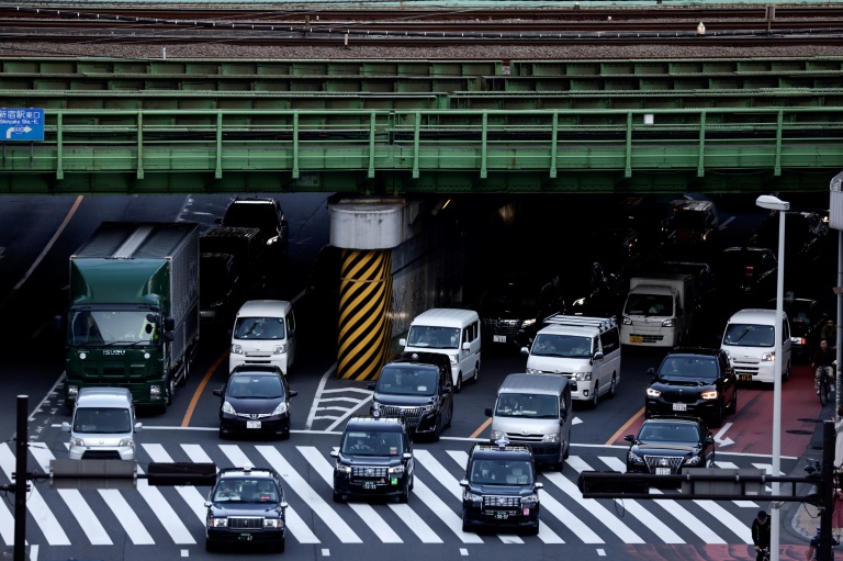 जापानमा सन् २०३० को मध्यपछि पेट्रोल कारको बिक्री बन्द गर्ने योजना