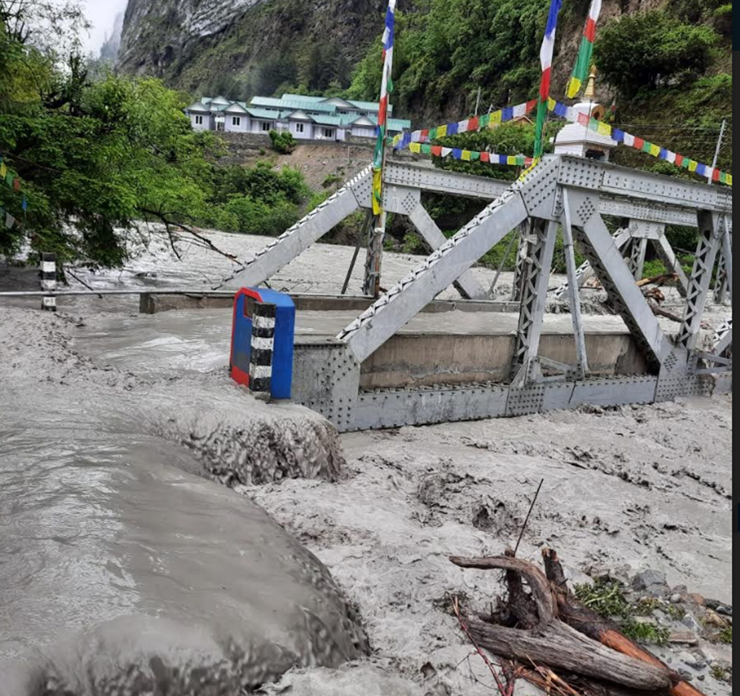 चामेबजार नजिकै थुनिएको मस्र्याङ्दी नदी