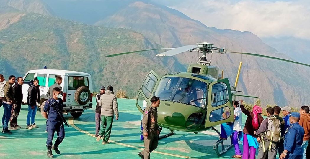 हेलिकोप्टरमार्फत सुत्केरी र बच्चाको उद्धार