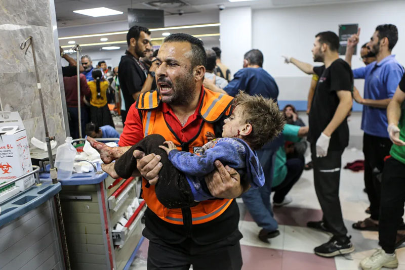 बर्बरता ः गाजाको अस्पतालमा इजरायलद्वारा रकेट आक्रमण, ५ सयको मृत्यु, निशानामा बालबालिका (तस्वीरे)