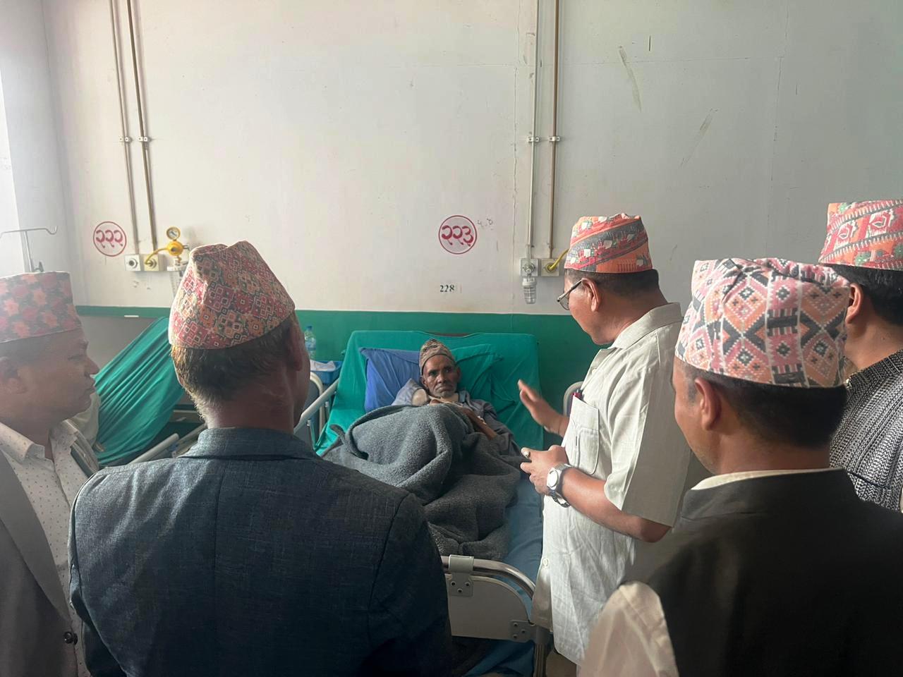 सवारी दुर्घनामा परि घाइते भएकालाई निशुल्क उपचार गर्न मन्त्री शाहीको निर्देशन