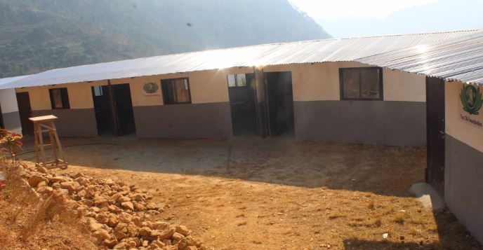 भूकम्पले विद्यालयका भवन क्षतिग्रस्त भएपछि एक बर्ष देखि सिकाइ केन्द्रमा पठनपाठन