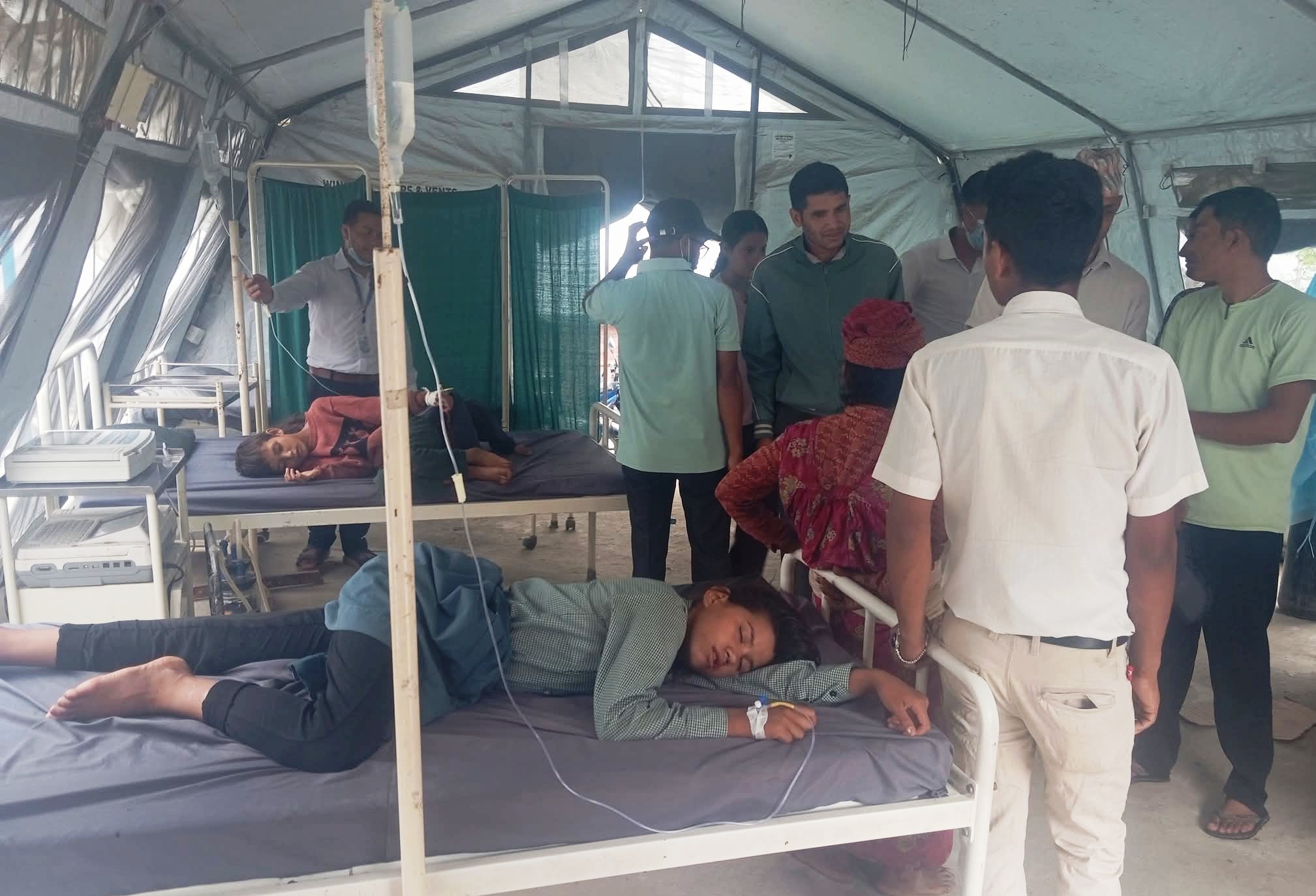 जंगली च्याउ खादा एकै घरका तीन बिरामी