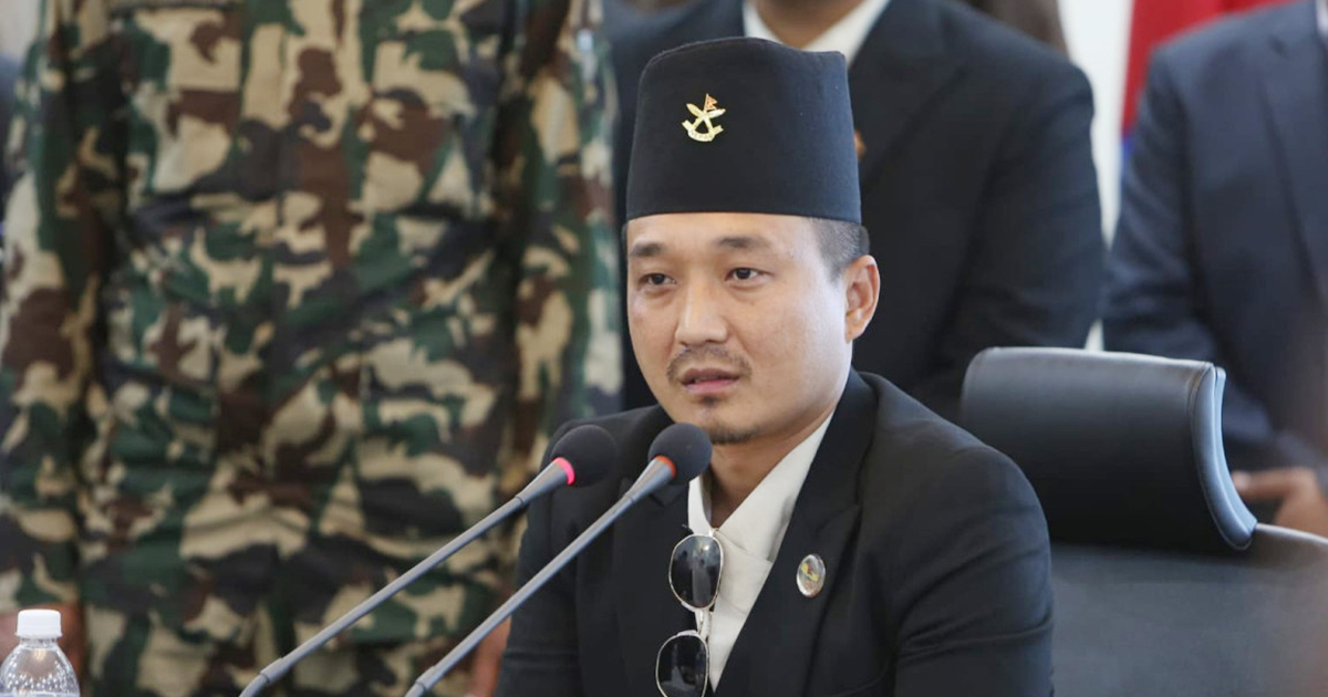 ओली र लेखक समातिएपछि गृहमन्त्री गुरुङले लेखे ,आयो गोर्खाली